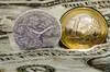 الدينار التونسي يسجل إلى موفى سبتمبر 2025 تحسنا  مقابل سعر صرف الدولار