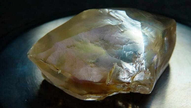    Alrosa     ӡ        .       (   )   (  ).   