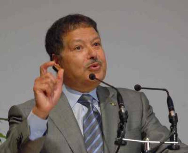 Tunisie: Le prix Nobel de chimie Ahmed Hassan Zewail prone une ...