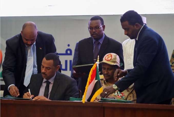 السودان توقيع اتفاق تقاسم السلطة خلال المرحلة الانتقالية