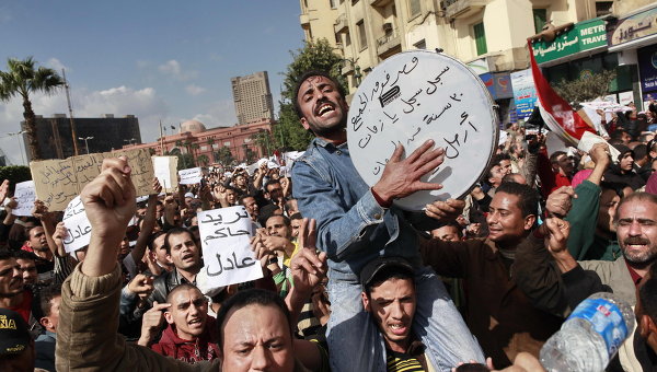 Army vows restraint as Egypt set for biggest protest yet